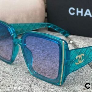 Gafas de Sol Chanel con Montura Turquesa y Lentes Azuladas