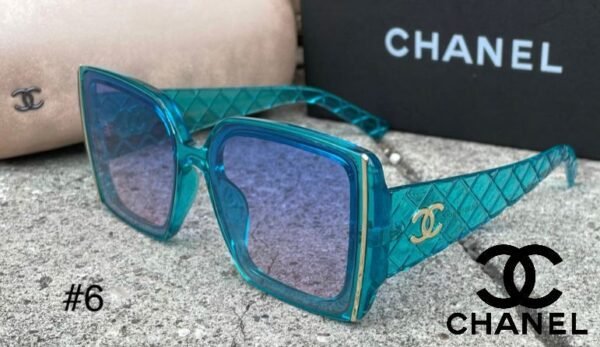 Gafas de Sol Chanel con Montura Turquesa y Lentes Azuladas