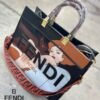IMG-20250801-WA0597 Bolso Fendi con Estampado Artístico