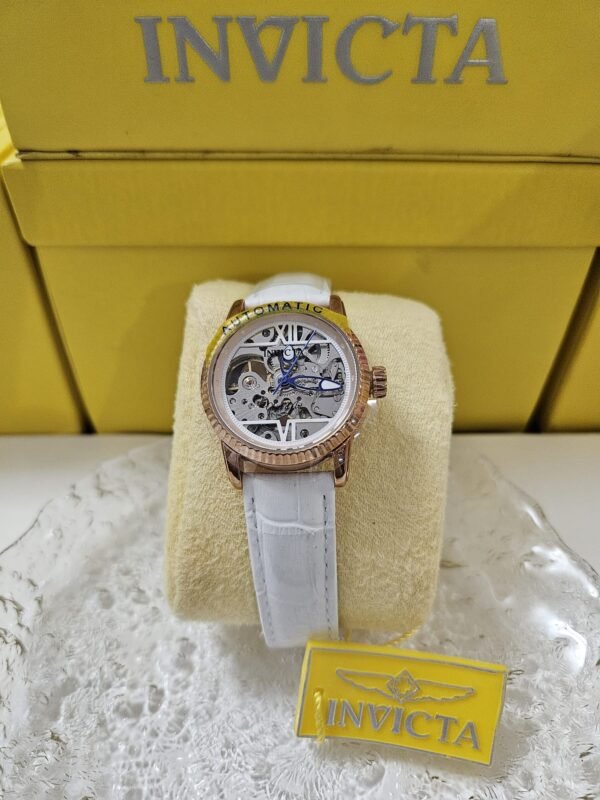 Reloj Automático Invicta con Esfera Esqueleto y Correa Blanca