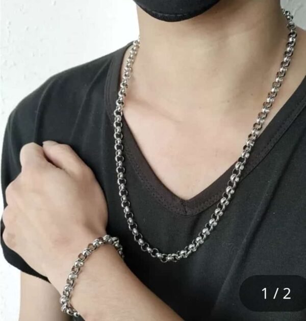 set de cadena y pulsera elaborado en acero inoxidable de alta calidad.