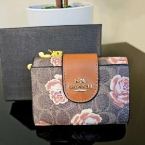 Billetera COACH tipo floral con monograma