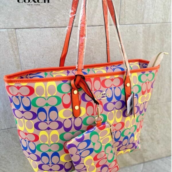 Cartera COACH multicolor con logo clásico y monedero a juego.