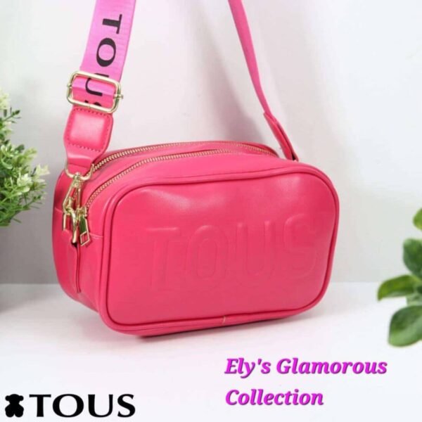 Cartera TOUS  viajera con diseño moderno